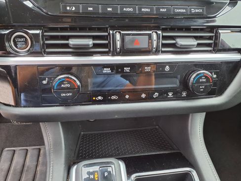 Used 2022 Nissan Pathfinder SL w/ SL Black Package image 20