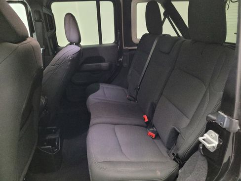 Used 2019 Jeep Wrangler Unlimited Sahara w/ Safety Group AWD/4WD image 18