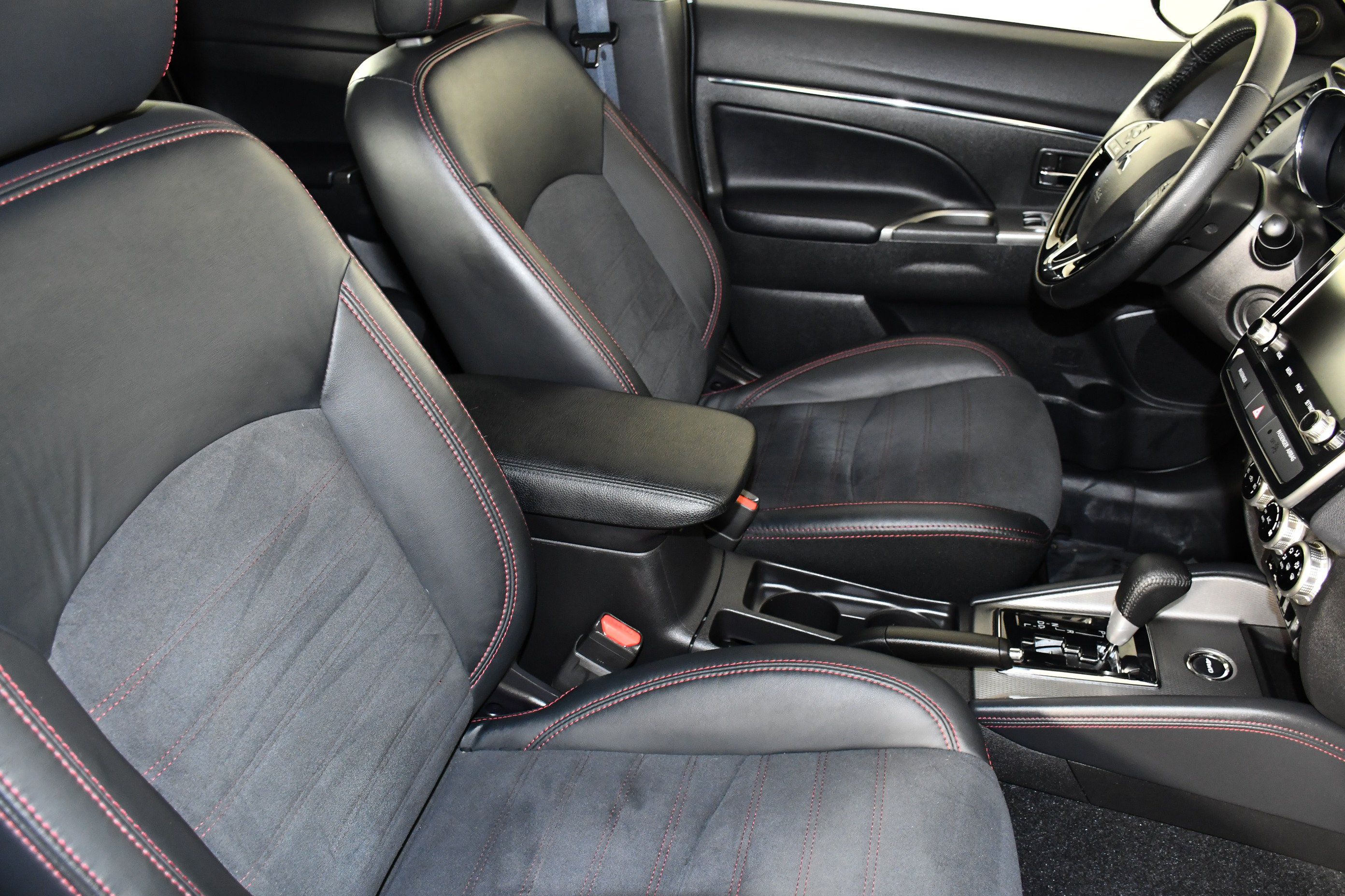 Used 2024 Mitsubishi Outlander Sport SE AWD/4WD image 41