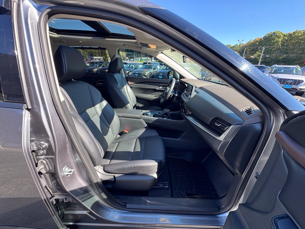 Used 2021 Nissan Rogue SV w/ Premium Package AWD/4WD image 26