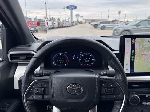 Used 2024 Toyota Tacoma TRD Off-Road image 28