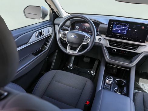 Used 2025 Ford Explorer Active RWD image 29