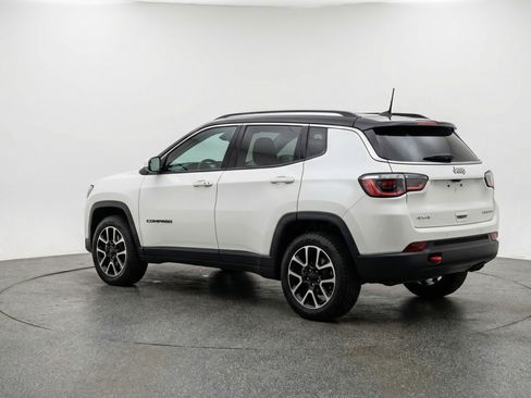 Used 2025 Jeep Compass Trailhawk image 6