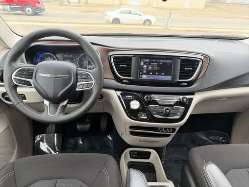 Used 2023 Chrysler Voyager LX FWD image 30