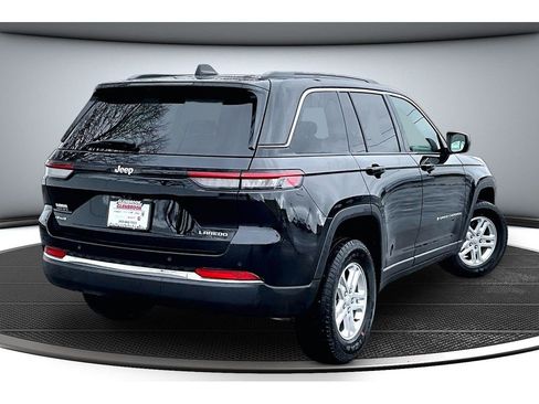 Used 2024 Jeep Grand Cherokee Laredo image 14