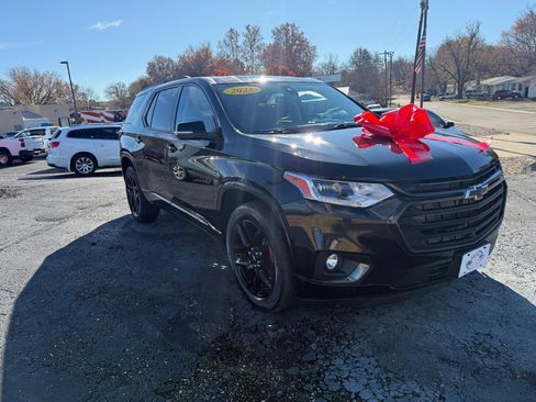 Used 2021 Chevrolet Traverse Premier w/ Redline Edition image 2