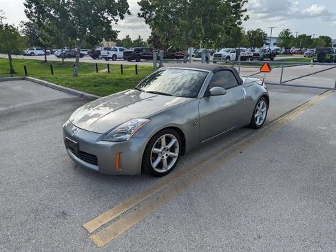 Used 2004 Nissan 350Z Touring image 2