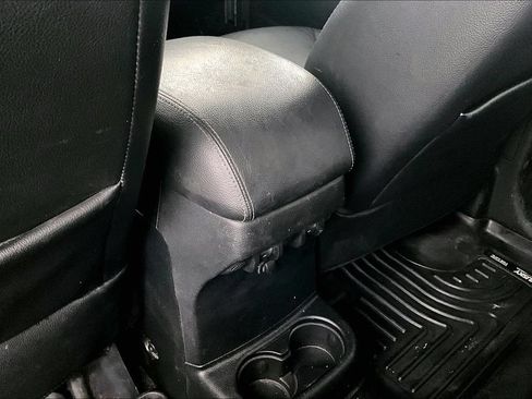 Used 2018 Jeep Wrangler Unlimited Sahara AWD/4WD image 31