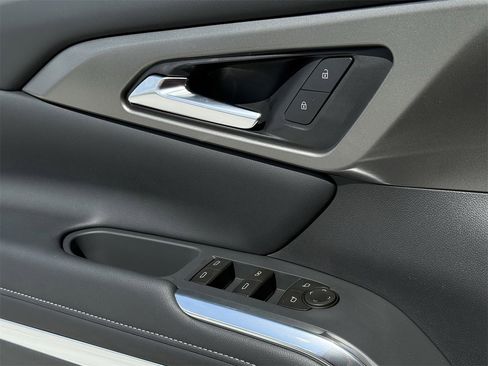 New 2026 Chevrolet Traverse LT image 17