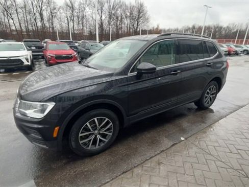 Used 2019 Volkswagen Tiguan SE w/ Panoramic Sunroof Package image 4