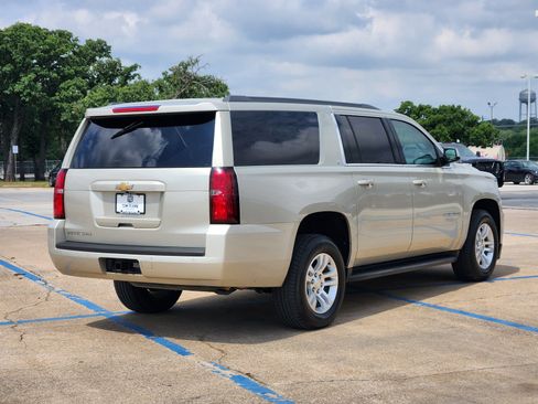 Used 2016 Chevrolet Suburban LT RWD image 5