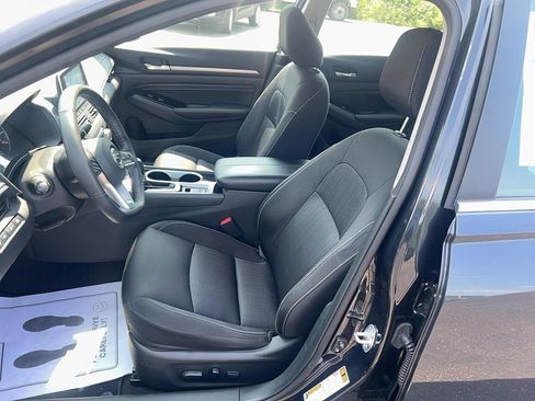 Used 2022 Nissan Altima 2.5 SV w/ SV Premium Package image 11