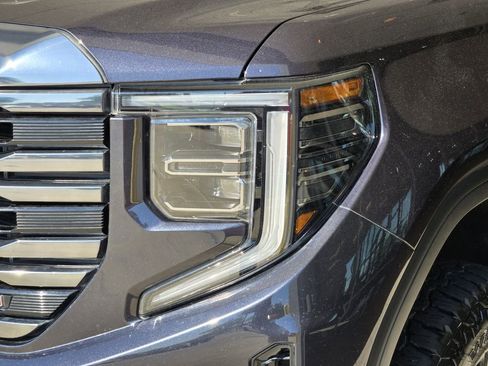 Used 2024 GMC Sierra 1500 AT4 w/ Technology Package AWD/4WD image 8