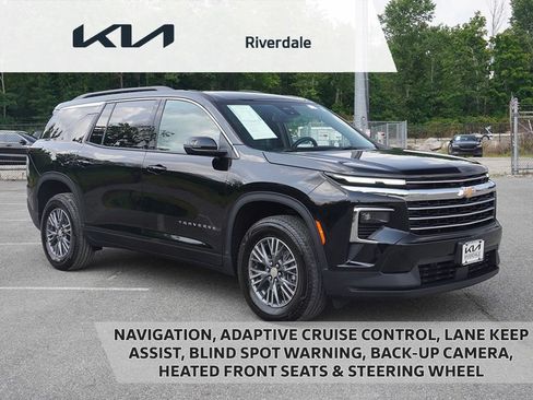 Used 2025 Chevrolet Traverse LT AWD/4WD image 1