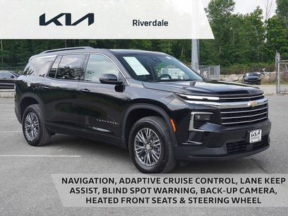 Used 2025 Chevrolet Traverse LT