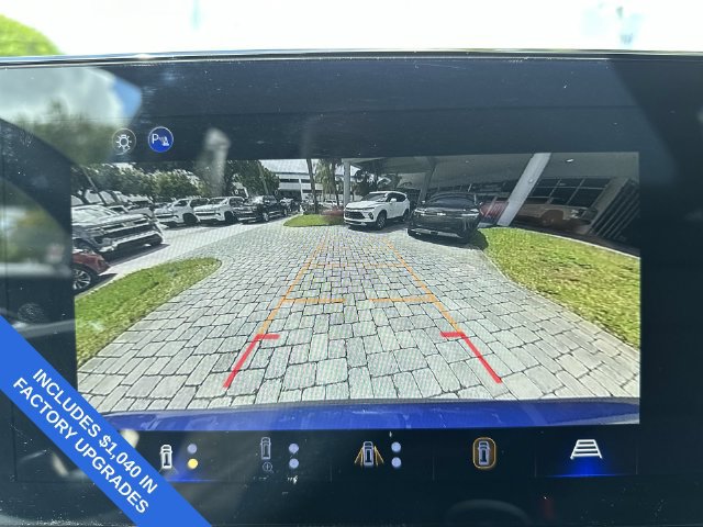 Used 2026 Chevrolet Equinox LT w/ Safety and Technology Package FWD image 24