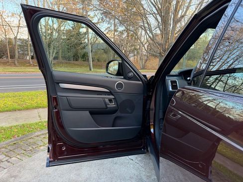 New 2026 Land Rover Discovery Limited Edition image 5