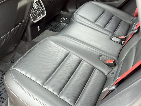 Certified 2022 Porsche Macan image 19