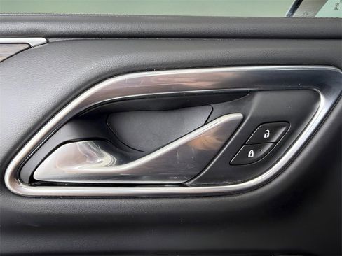 Used 2021 Chevrolet Tahoe Premier w/ Premium Package image 18