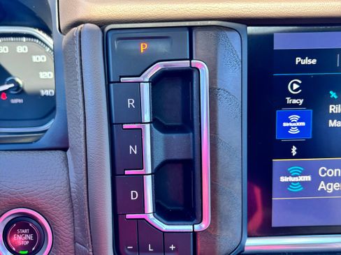 Used 2021 GMC Yukon XL Denali w/ Denali Premium Package image 24