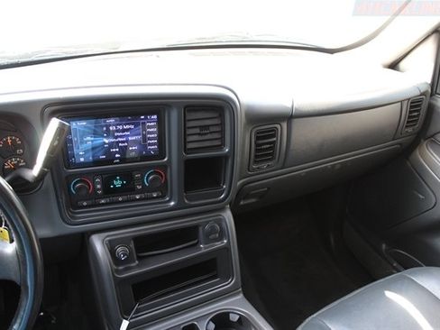 Used 2004 Chevrolet Avalanche Z71 image 11