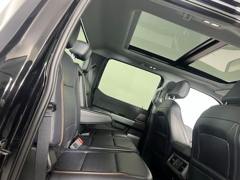 Used 2025 Ford F350 Lariat w/ Black Appearance Package image 32