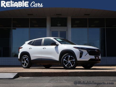 Used 2024 Chevrolet Trax RS image 2