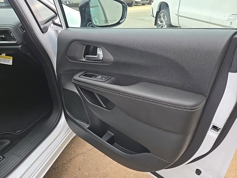 New 2026 Chrysler Pacifica Select image 72