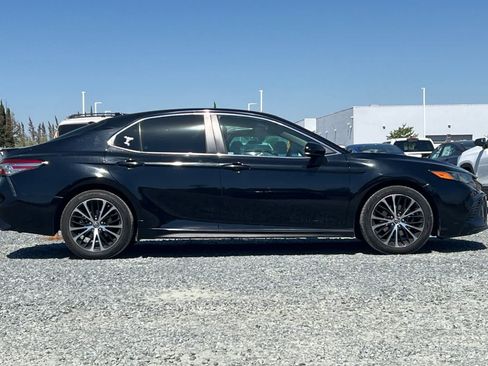Used 2019 Toyota Camry SE FWD image 9