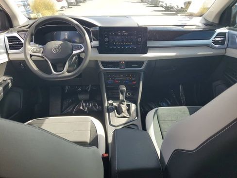 New 2026 Volkswagen Taos SE FWD image 12