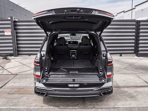 Used 2026 BMW X7 M60i image 16