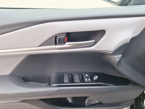 Used 2025 Toyota Camry SE image 17