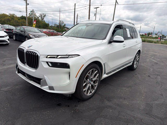 Used 2024 BMW X7 xDrive40i AWD/4WD image 3