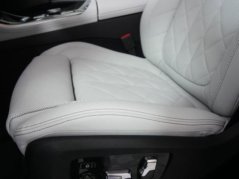 Used 2026 BMW X5 sDrive40i w/ M Sport Package RWD image 10