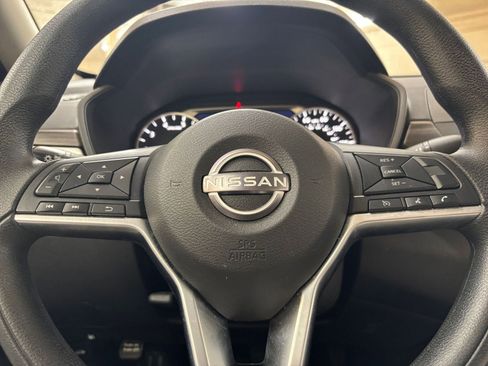 Used 2025 Nissan Altima 2.5 SV FWD image 28