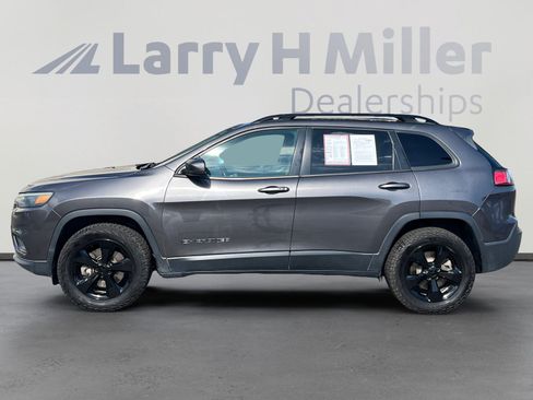 Used 2019 Jeep Cherokee Latitude Plus AWD/4WD image 2