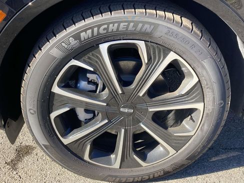 New 2025 Lincoln Nautilus Reserve image 14