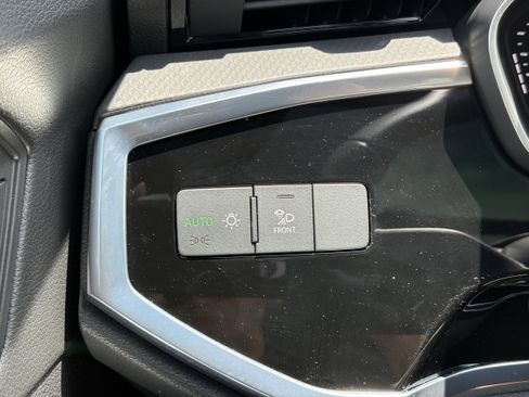 Used 2023 Audi Q3 2.0T Premium AWD/4WD image 17