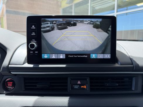 Used 2025 Honda Pilot Touring image 19