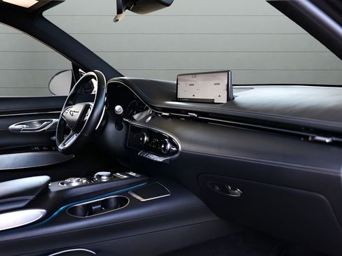 Used 2023 Genesis GV70 2.5T w/ Sport Prestige Package image 67