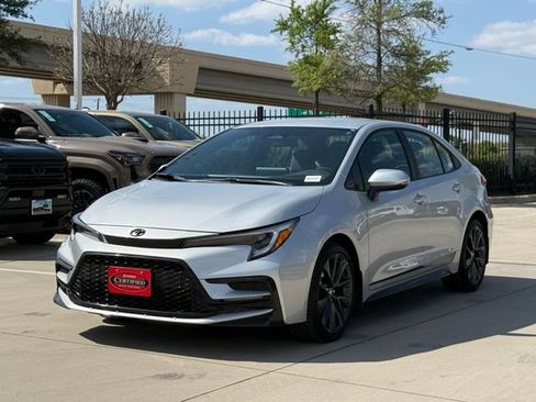 Used 2025 Toyota Corolla SE image 6