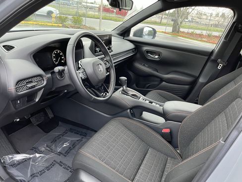 Used 2025 Honda HR-V Sport image 9
