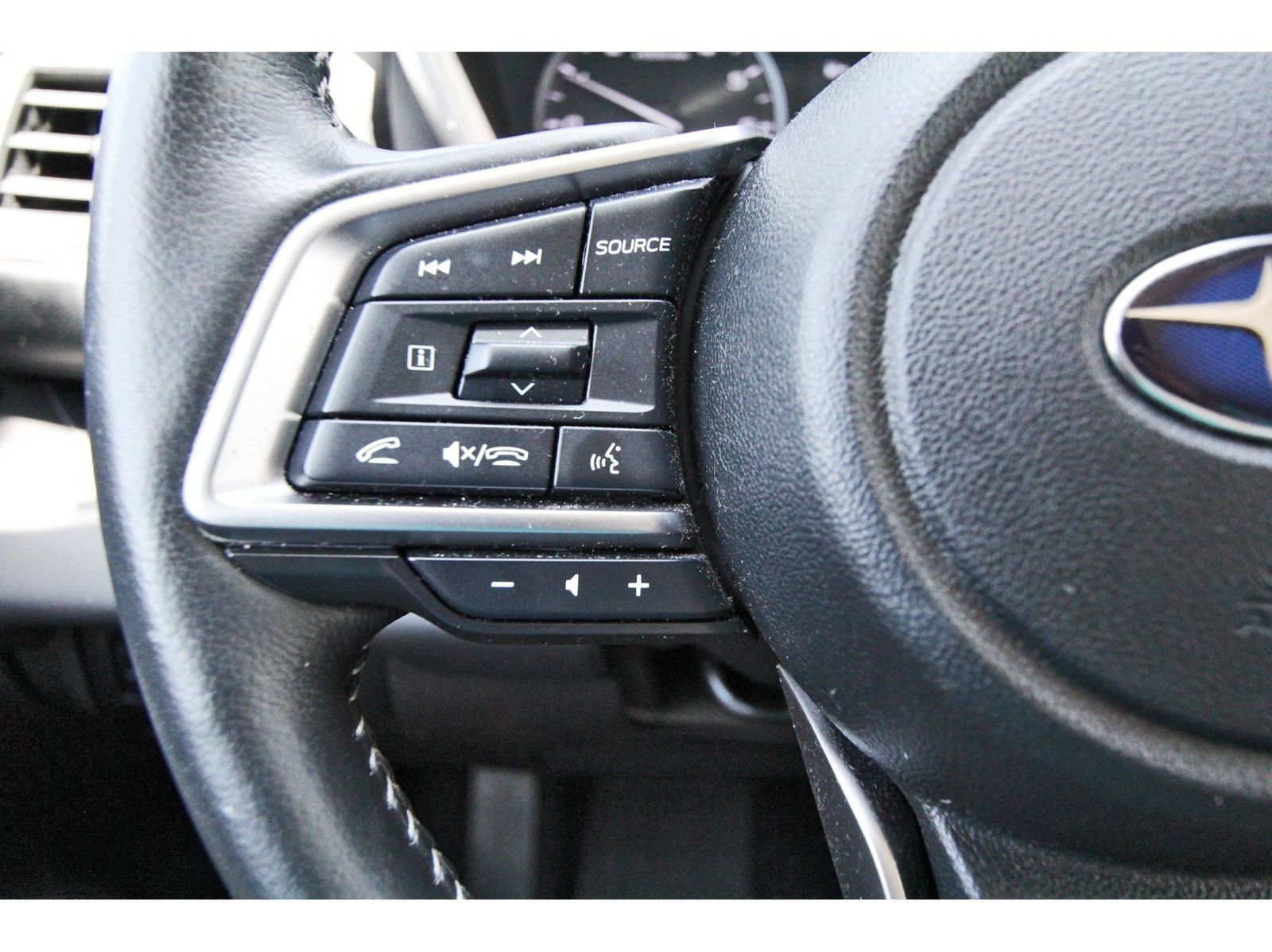 Used 2023 Subaru Ascent Limited w/ Technology Package AWD/4WD image 15