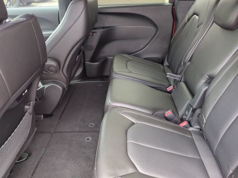 New 2026 Chrysler Pacifica Select FWD image 17