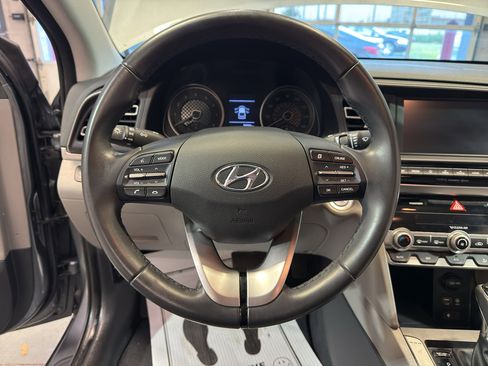 Used 2019 Hyundai Elantra Limited FWD image 15