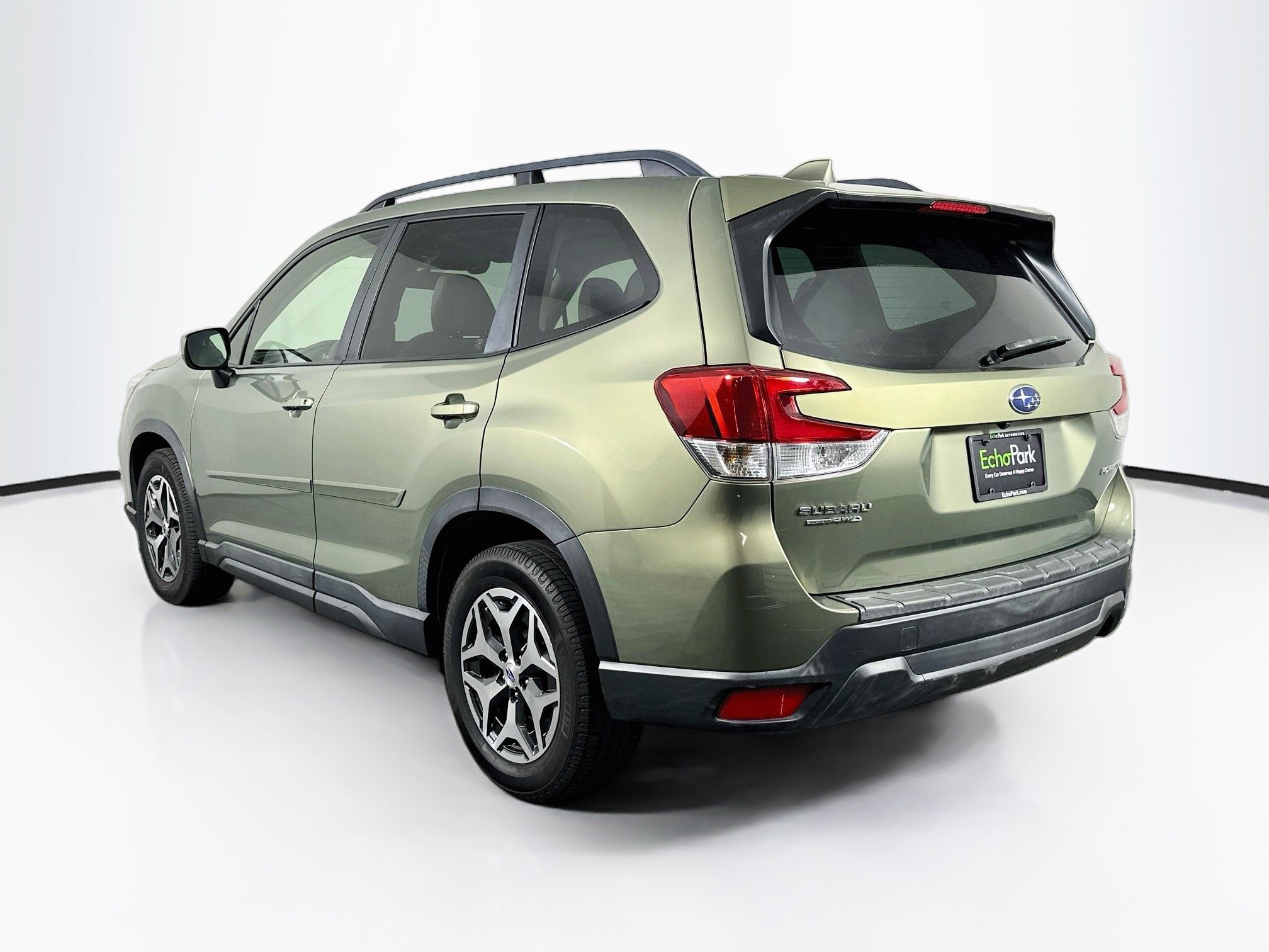 Used 2019 Subaru Forester Premium AWD/4WD image 5
