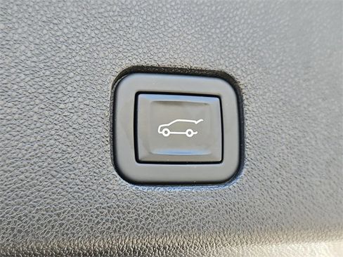 Used 2023 Cadillac XT6 Premium Luxury w/ Technology Package image 23