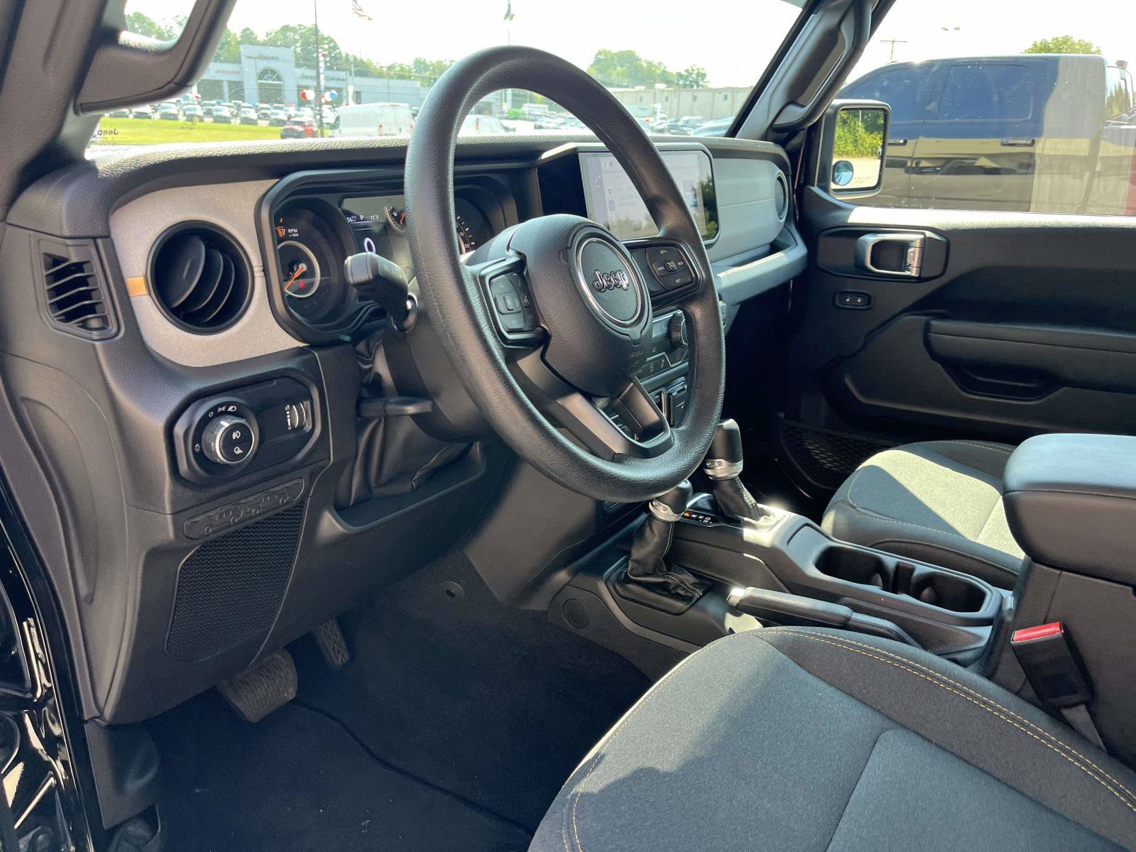 Used 2025 Jeep Gladiator Sport AWD/4WD image 15