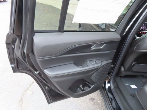 New 2025 Jeep Grand Cherokee Altitude image 23