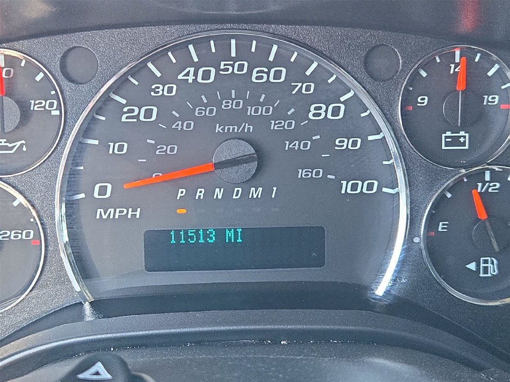 Used 2025 Chevrolet Express 2500 w/ Driver Convenience Package RWD image 4